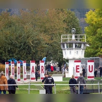 Das Museum bietet Vorträge, Filmvorführungen und kostenlose Kurzführungen auf dem Außengelände und am Grenzturm Heinersgrün.  (Foto: Pia Bayer/dpa)