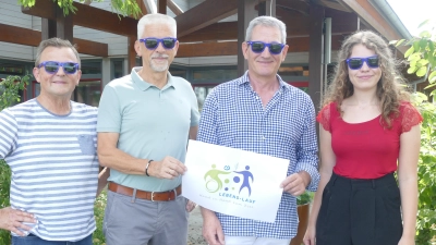 Freuen sich auf viele Besucherinnen und Besucher beim Sommerfest der Lebenshilfe: Karl-Otto Mollwitz, Werner Mönikheim, Dr. Mathias Bender und Corinna Lunz (von links). (Foto: Helmut Meixner)