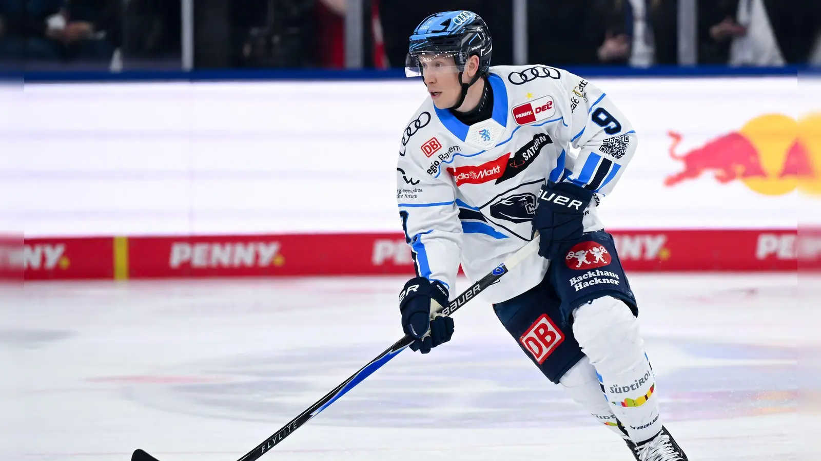 Bleibt dem ERC Ingolstadt erhalten: Stürmer Myles Powell. (Archivbild) (Foto: Sven Hoppe/dpa)