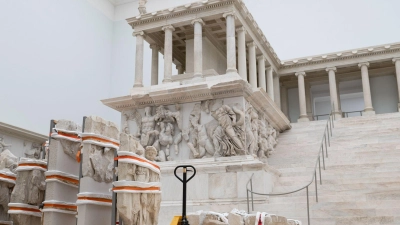 Derzeit für Besucher geschlossen: der berühmte Pergamonaltar. (Archivbild) (Foto: Markus Lenhardt/dpa)