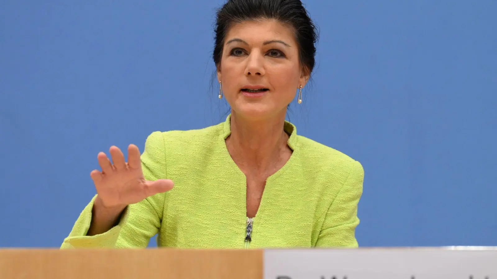 Sahra Wagenknecht während der Pressekonferenz zur Gründung des Vereins „Bündnis Sahra Wagenknecht - Für Vernunft und Gerechtigkeit“. (Foto: Soeren Stache/dpa)