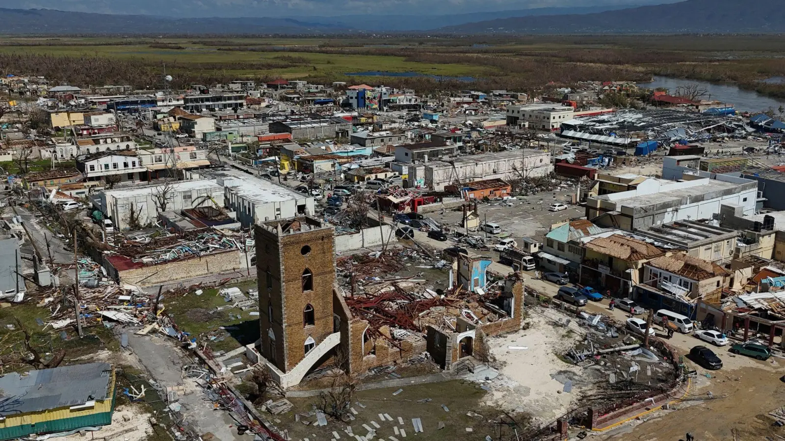 Die Kleinstadt Black River in Jamaika nach dem Durchzug von Hurrikan Melissa. (Archiv)  (Foto: Matias Delacroix/AP/dpa)