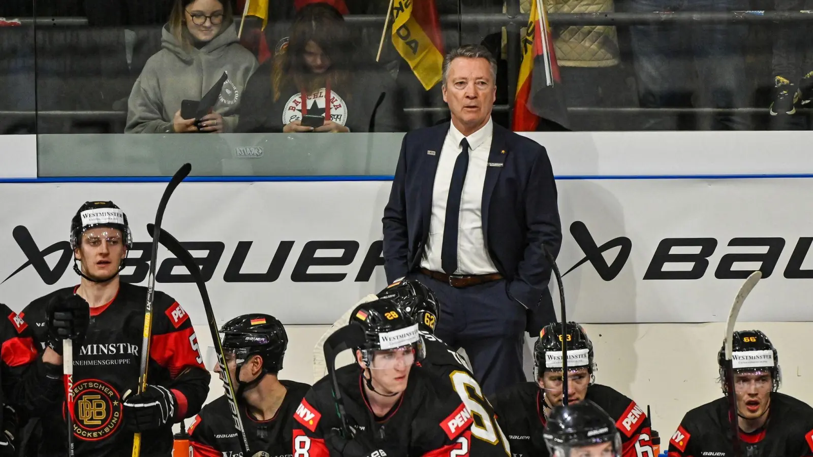 Bundestrainer Harold Kreis fordert vom Team mehr Entschlossenheit vor dem Tor. (Foto: Armin Weigel/dpa)