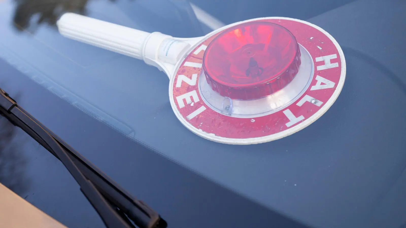 Gegen den 43-Jährigen ermittelt die Polizei nun wegen eines Verstoßes gegen das Betäubungsmittelgesetz. (Symbolbild) (Foto: Peter Kneffel/dpa)