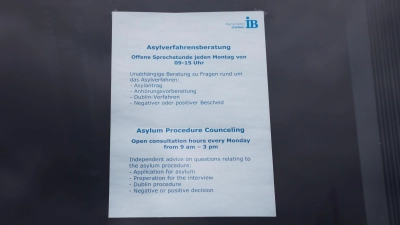 Soll für Asylberatungen von Verbänden die Förderung gestrichen werden? Das Ministerium verweist darauf, dass die Haushaltsberatungen dazu noch ausstehen. (Foto: Christian Charisius/dpa POOL/dpa)