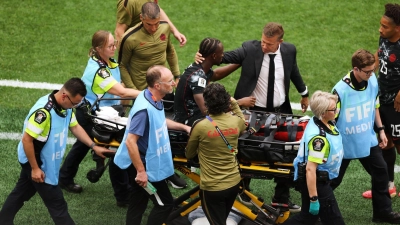 Ismael Koné hat sich beim 6:0-Sieg von Kanada gegen Katar schwer verletzt. (Foto: Kaleb Tatum/AP/dpa)