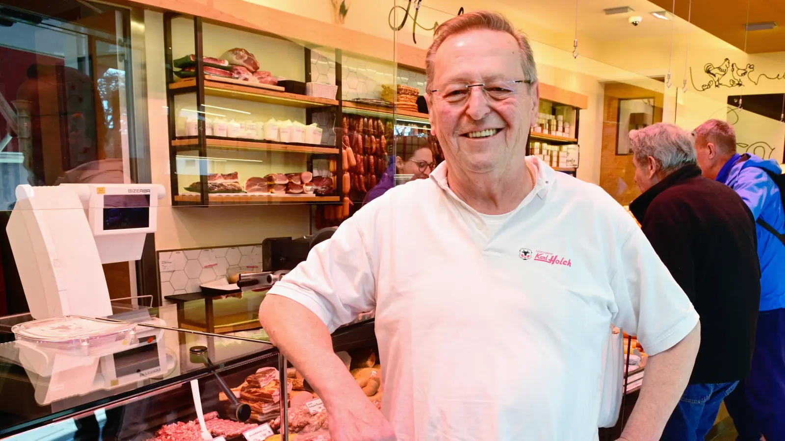 Karl-Heinz Holch ist seit 60 Jahren Metzger und unterstützt regelmäßig im Frühjahr die Frankenhöhe-Lamm-Aktionswochen des Landschaftspflegeverbandes Mittelfranken. (Foto: Jim Albright)