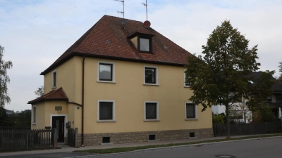 Das ehemalige Polzeigebäude in der Ipsheimer Bahnhofsstraße ist baufällig. (Foto: Alexander Rausch)