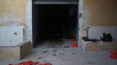 Insassen des al-Schaddadi-Gefängnisses in Syrien konnten im Januar fliehen, wurden aber später teils wieder geschnappt und in den Irak gebracht. (Archivbild) (Foto: Moawia Atrash/dpa)