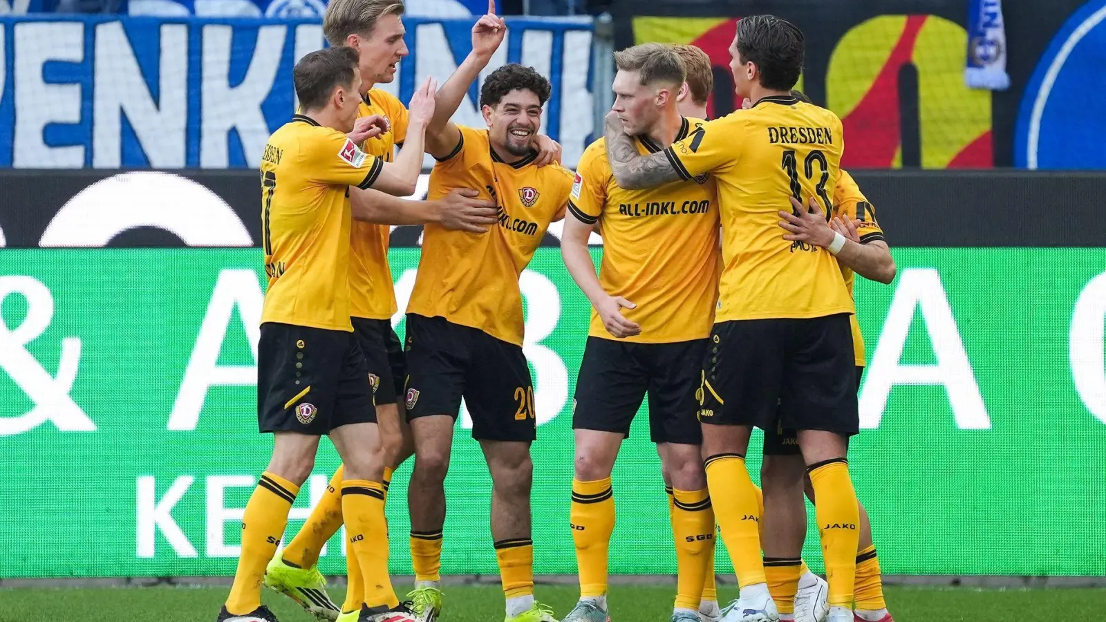 Grund zum Jubeln hatten die Dresdner nur in der ersten Hälfte.  (Foto: Marc Schüler/dpa)