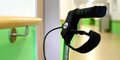 Vor allem in sozialen Einrichtungen wie zum Beispiel Seniorenheimen sind Freiwillige im Einsatz. Weil ein Abiturjahrgang fehlt, ändert sich die Nachfrage für FSJ-Stellen. (Symbolbild: Jim Albright)