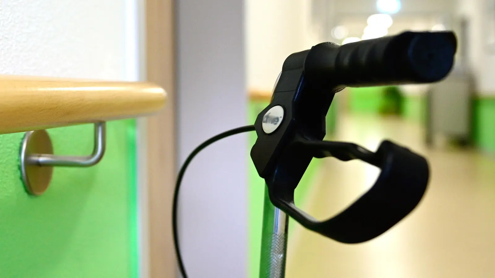 Vor allem in sozialen Einrichtungen wie zum Beispiel Seniorenheimen sind Freiwillige im Einsatz. Weil ein Abiturjahrgang fehlt, ändert sich die Nachfrage für FSJ-Stellen. (Symbolbild: Jim Albright)