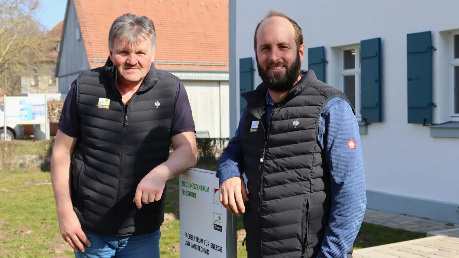 Beschäftigen sich mit den aktuellsten Entwicklungen rund um Energie und Biogas: Norbert Bleisteiner, Leiter des Fachzentrums für Energie und Landtechnik (FEL), und Marco Hauf, Biogas-Experte am FEL. (Foto: Antonia Müller)