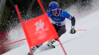 In Konstanz auf der Schule, für Thailand im olympischen Riesenslalom: Fabian Wiest. (Foto: John Locher/AP/dpa)
