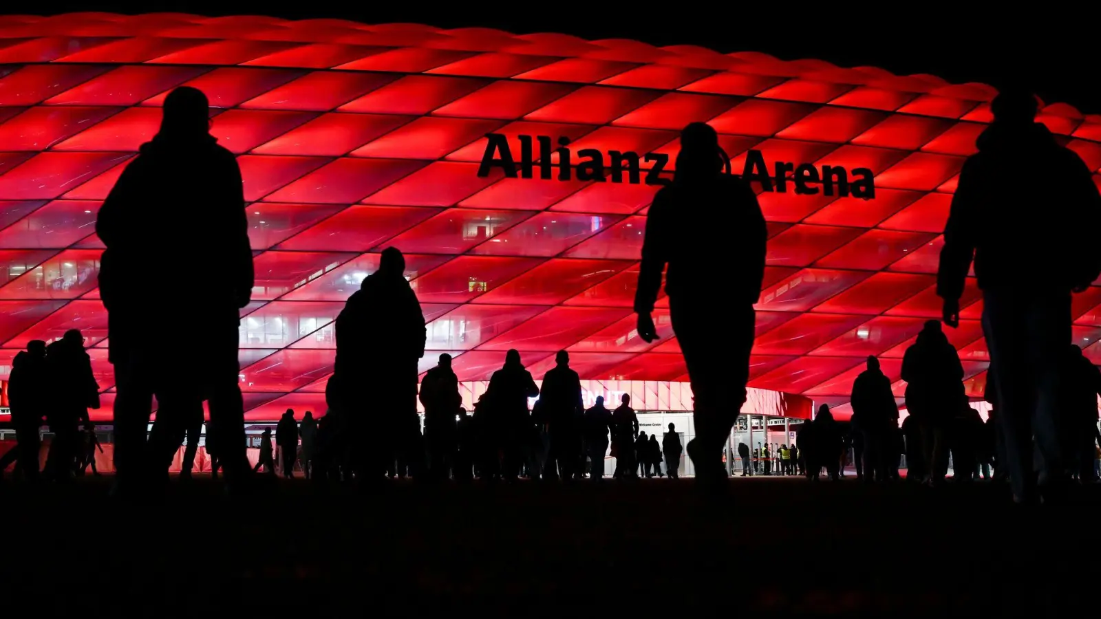 Die Anreise zur Allianz-Arena war vor allem mit dem Auto etwas langwieriger als sonst.  (Foto: Sven Hoppe/dpa)