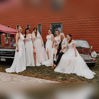 Im Außenbereich warten Hochzeitsautos zum Bestaunen und Probesitzen sowie zusätzliche Lifestyle- und Erlebnisstände. (Foto: Fotostudio SL PhotoDesign)