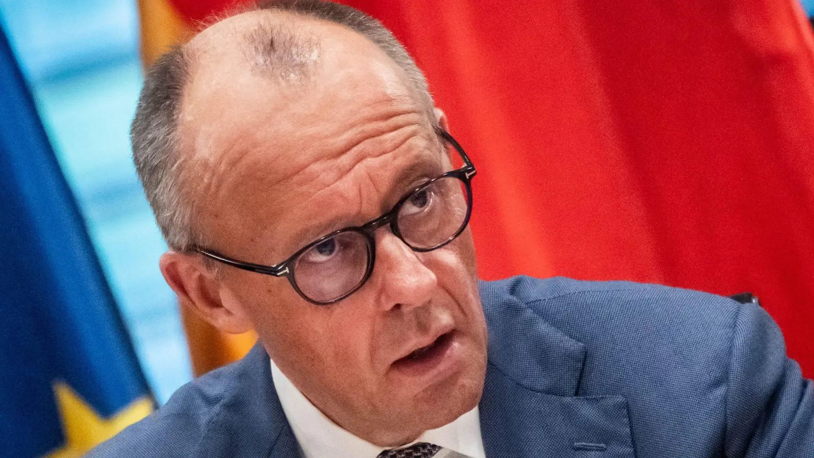 Merz ist über das Verhalten Schröders empört. (Archivbild) (Foto: Michael Kappeler/dpa)