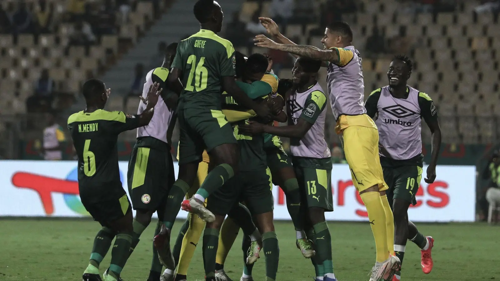 Die Spieler aus dem Senegal jubeln. (Foto: Ayman Aref/dpa)