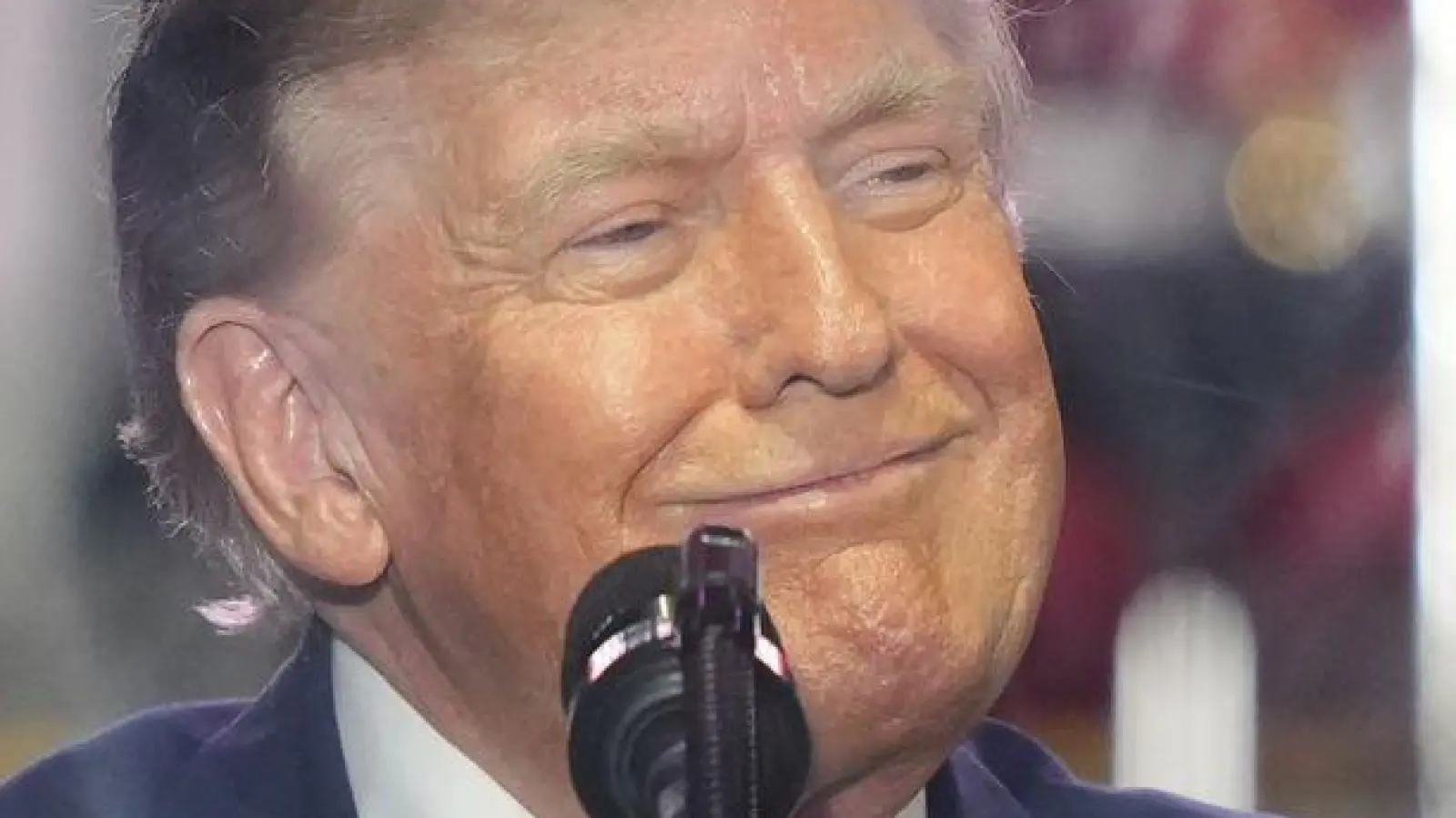 Trump lobt zum Auftakt der Feierlichkeiten vor allem seine eigene Politik.  (Foto: Alex Brandon/AP/dpa)