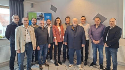 Die Kandidierenden des CSU-Ortsverands Schnelldorf (von links): Edmund Meyer, Helmut Keith, Mario Herrmann, Peter Hampl, Simon Brand, Lisa Held, Eberhard Held, Diethard Brey, Jonathan Haag, Tassilo Jung und Wilhelm Hintermeier. Es fehlen Silas Schwab, Dirk Grimberg, Dirk Schneeberger und Alexander Mayer. (Foto: CSU Schnelldorf/Jörg Brand)