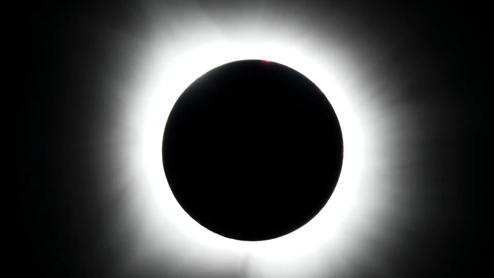 Bild von einer totalen Sonnenfinsternis, aufgenommen 2024 in Texas. (Foto: Julio Cortez/AP/dpa-tmn)