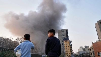 Beirut wurde in den vergangenen Tagen häufiger Opfer von Bombardierungen. (Foto: Hussein Malla/AP/dpa)