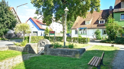 Der Platz an der Quellfassung der Wörnitz wird am Sonntag zum Veranstaltungsort. Auch über die angrenzende Straße Am Bahnhof erstreckt sich das Geschehen. (Foto: Jürgen Binder )
