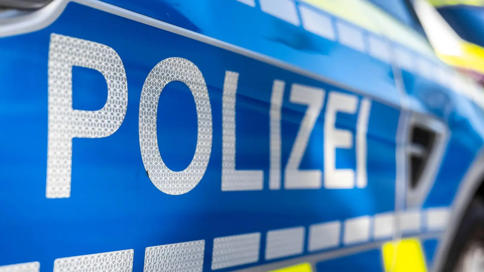Die Polizei sucht den unbekannten Täter, der im Festzelt Pfefferspray versprühte. (Symbolbild)  (Foto: David Inderlied/dpa)