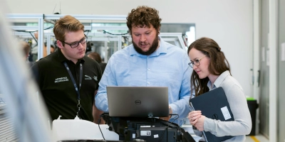 Ein Praktikum kann in vielerlei Hinsicht sinnvoll sein. Es ist die perfekte Möglichkeit, um Erfahrungen zu sammeln und wichtige Kontakte zu knüpfen. (Foto: Pexels)