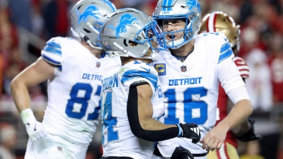 Die Detroit Lions um Quarterback Jared Goff (r.) und Wide Receiver Amon-Ra St. Brown spielen die beste Saison ihrer Geschichte. (Foto: Jed Jacobsohn/AP/dpa)