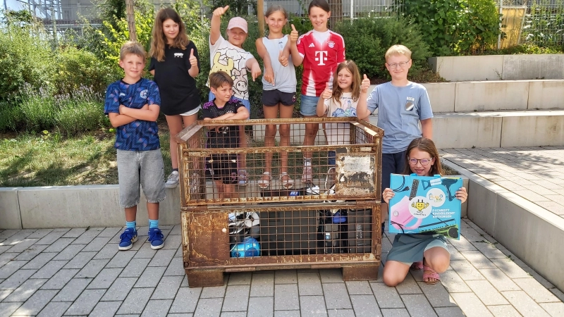 An der Grundschule Schalkhausen wird von der vierten Klasse in einem bayernweiten Wettbewerb Elektroschrott gesammelt.  (Foto: Anke Merklein)