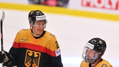 Maksymilian Szuber (l) freut sich auf das Spiel gegen Polen. (Foto: Oana Jaroslav/CTK/dpa)