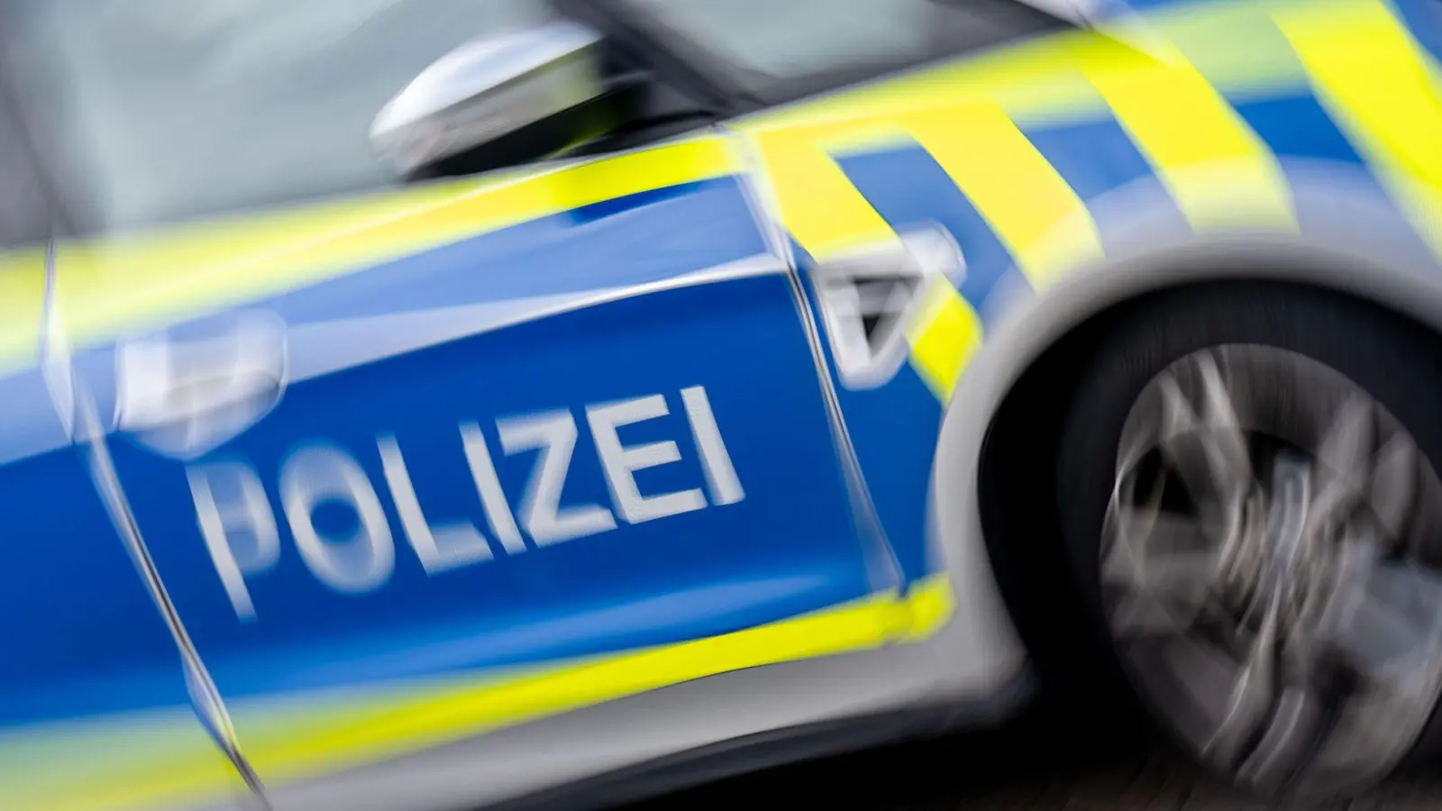 Ein Anwohner wählte den Notruf. (Symbolbild) (Foto: Hendrik Schmidt/dpa)