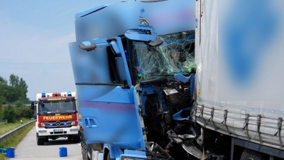 Bei dem Unfall auf der A93 wurde mindestens ein Mensch verletzt. (Foto: Uwe Lein/dpa)