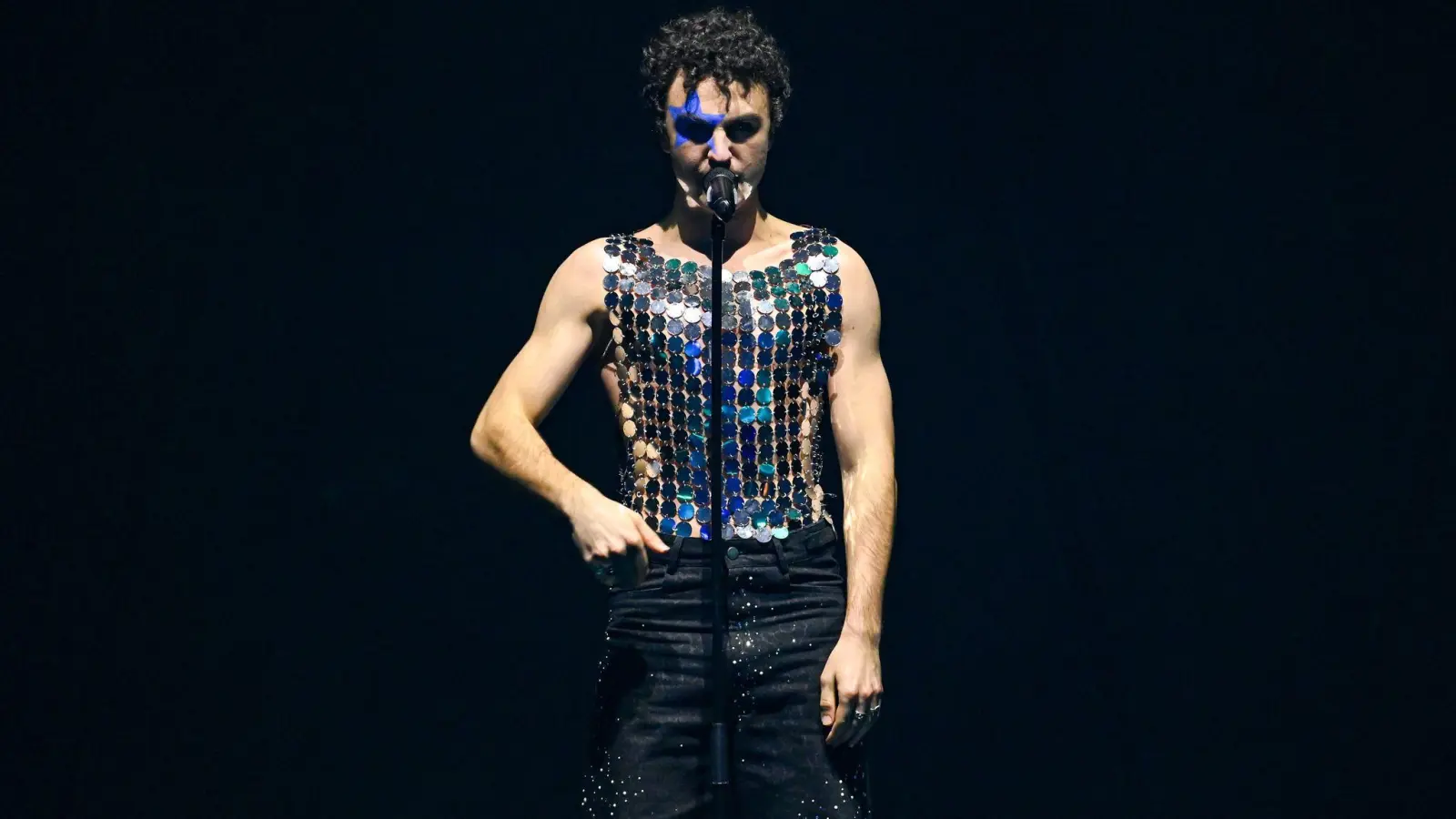 Der 19-jährige Sänger Cosmó vertritt Österreich beim 70. ESC in Wien (Foto: Hans Leitner/ORF/dpa)