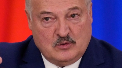 In Belarus hat Machthaber Alexander Lukaschenko erneut Gefangene begnadigt und freigelassen - diesmal 31 Ukraine. (Archivbild) (Foto: Alexander Zemlianichenko/AP/dpa)