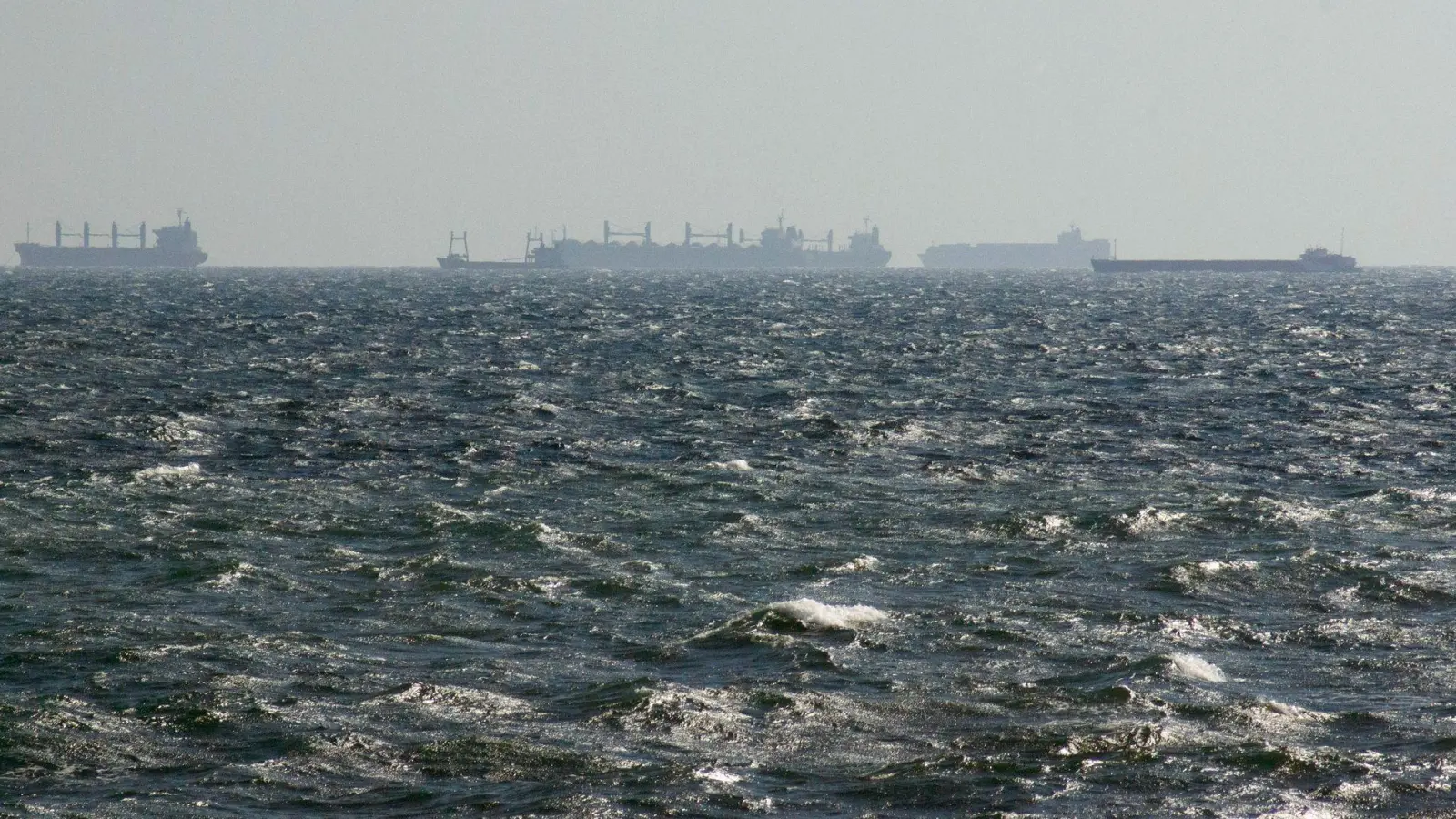 Ein Handelsschiff ist im Schwarzen Meer verunglückt. (Symbolbild) (Foto: Kathrin Lauer/dpa)