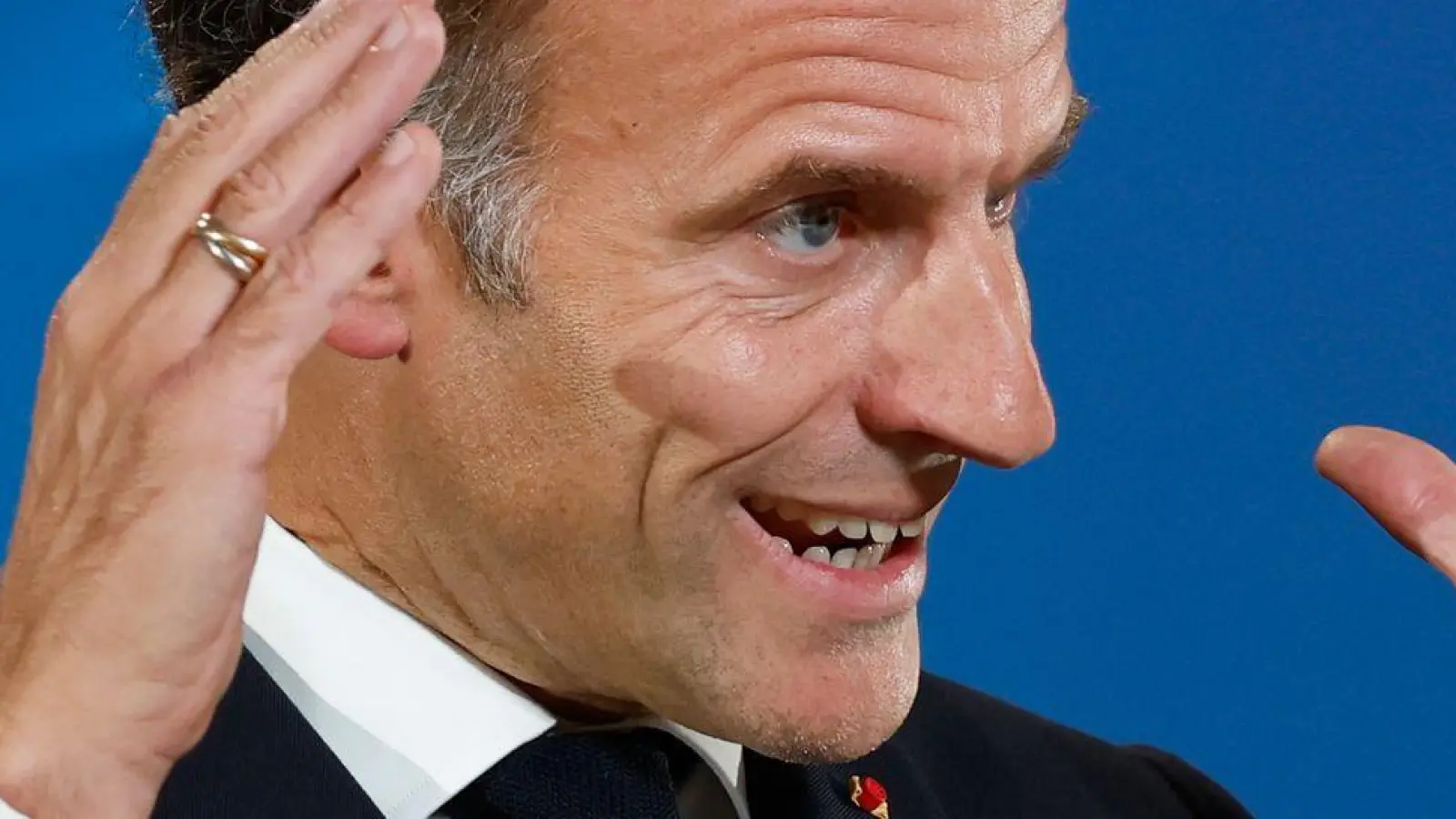 Macron wirft ausländischen Politikern vor, mit den Ausschreitungen in Frankreich Wahlkampf zu betreiben (Archivbild). (Foto: Geert Vanden Wijngaert/AP/dpa)