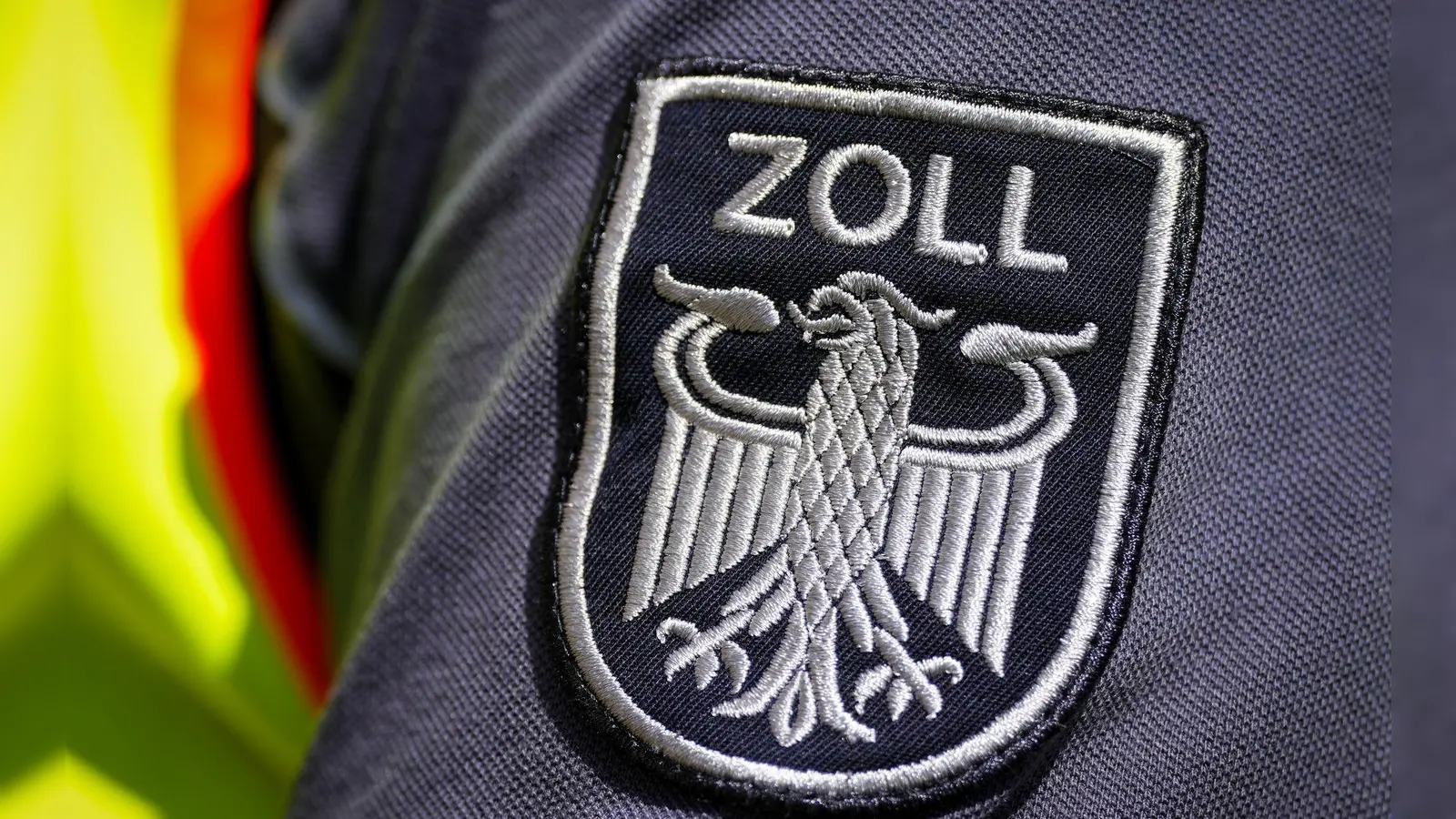 Am Flughafen BER hat der Zoll einen Reisenden mit 16 Kilogramm Ketamin im Gepäck erwischt. (Foto: Archiv) (Foto: Soeren Stache/dpa)