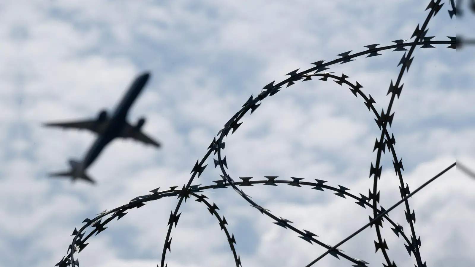 Die EU-Liste für sichere Herkunftsstaaten ist auch für Deutschland bindend. (Symbolbild) (Foto: Sebastian Gollnow/dpa)