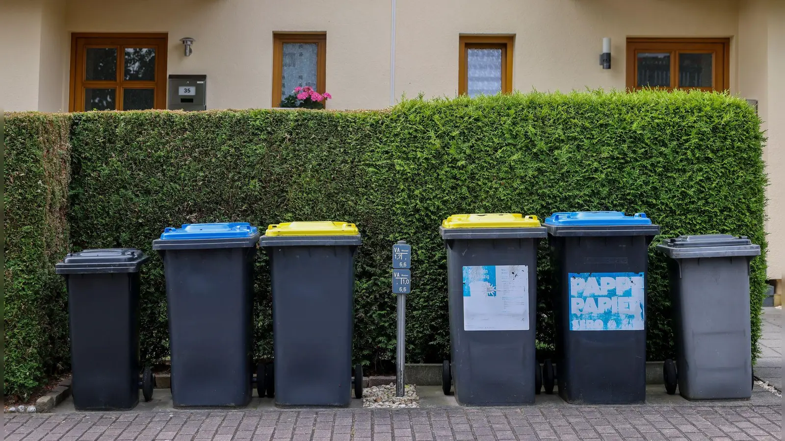 Die Müllgebühren in den deutschen Großstädten klaffen teils deutlich auseinander. (Foto: Jan Woitas/dpa/dpa-tmn)