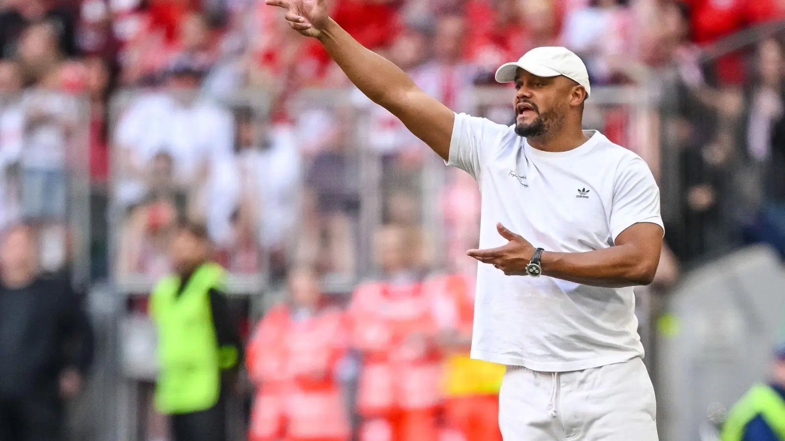 Vincent Kompany gibt die Richtung vor: „Wir wollen am Ende nur gewinnen.“ (Foto: Harry Langer/dpa)