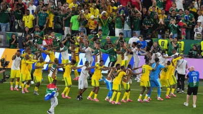 Südafrika steht erstmals in der K.-o.-Phase einer Fußball-WM. (Foto: Dolores Ochoa/AP/dpa)