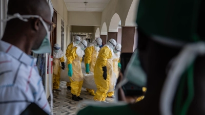 Gesundheitsexperten zufolge stiegen die Fallzahlen bei keinem früheren Ebola-Ausbruch so schnell an wie bei der derzeitigen Epidemie. (Foto: Moses Sawasawa/AP/dpa)