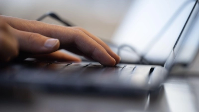 Vorsicht bei Horoskop-Webseiten: Viele Nutzer berichten von unerwarteten Rechnungen und Inkassoschreiben, obwohl sie nur kostenlose oder Test-Angebote genutzt haben. (Foto: Sebastian Gollnow/dpa)