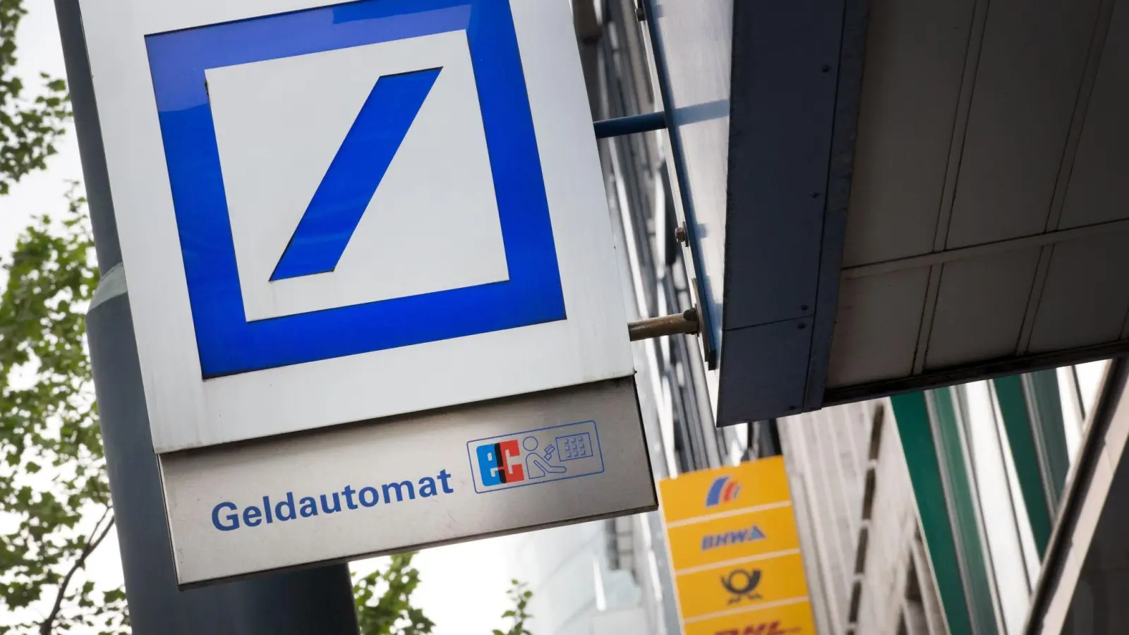 Mit Abschluss des Projekts „Unity“ sind zwölf Millionen Kunden der Postbank mit sieben Millionen Deutsche-Bank-Kunden in Deutschland auf einer IT-Plattform zusammengeführt. (Foto: picture alliance / Martin Gerten/dpa)