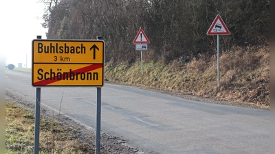 Die Kreisstraße AN 10 von Schönbronn zur Staatsstraße bei Röshof ist in schlechtem Zustand und wird voraussichtlich in diesem Jahr erneuert. (Foto: Thomas Schaller)