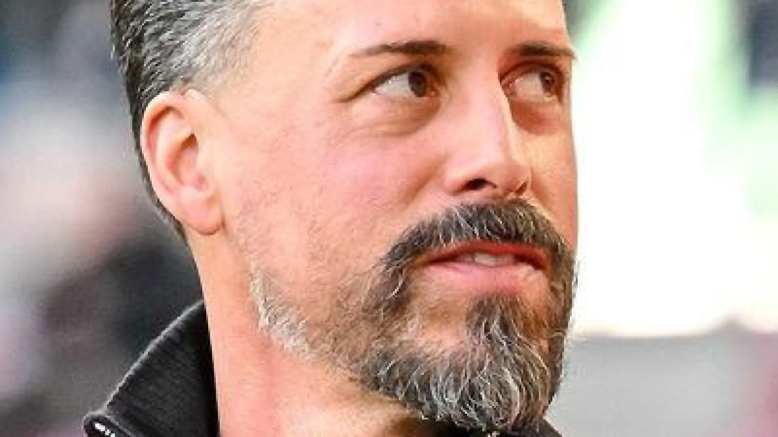 Augsburg Trainer Sandro Wagner will im Pokal wieder Grund zur Freude haben. (Foto: Harry Langer/dpa)