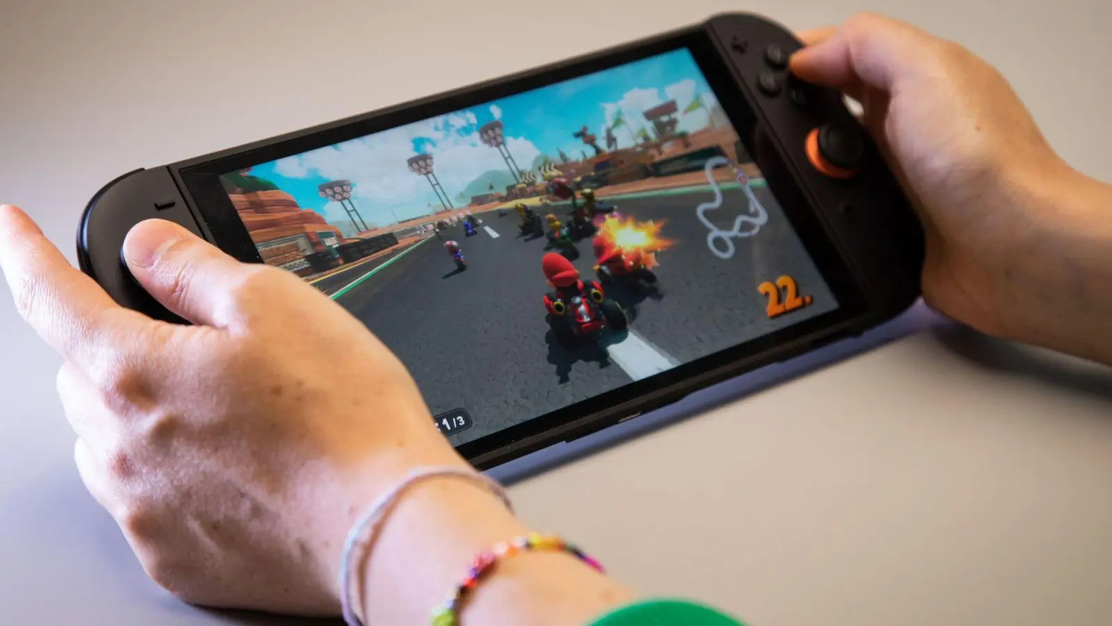 Grafik-Boost für unterwegs: Mit dem neuen Handheld-Boost-Modus zeigt die Switch 2 Spiele auch mobil in 1080p-Auflösung statt der bisherigen 720p. (Foto: Christin Klose/dpa-tmn)