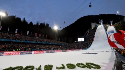 In Oberstdorf geht es los. (Archivbild) (Foto: Angelika Warmuth/dpa)
